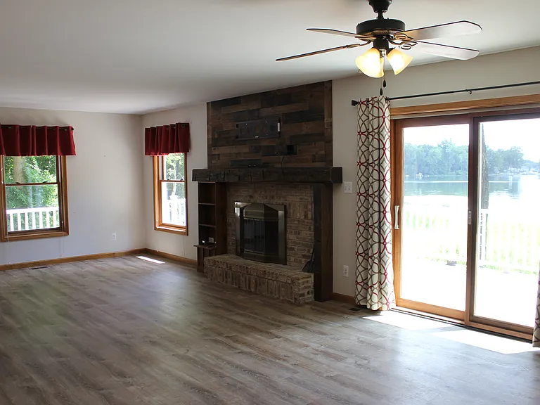 11045 Silver Lake Rd — Photo 5