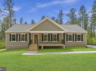 Lake View Ter, Warsaw, VA 22572