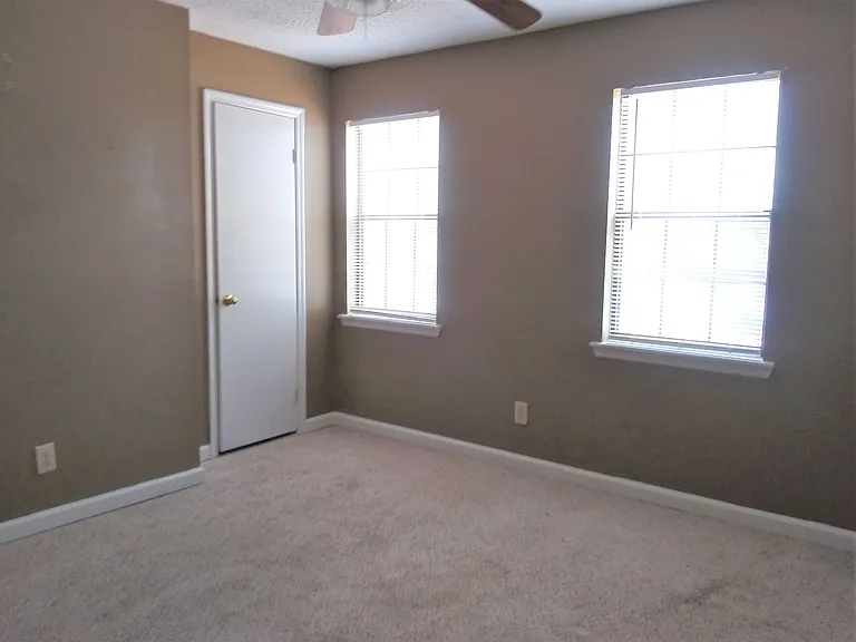 1407 Brownstone Ave SW — Photo 10