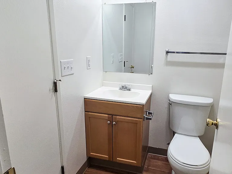 5208 Windsor Island Rd N #D — Photo 10