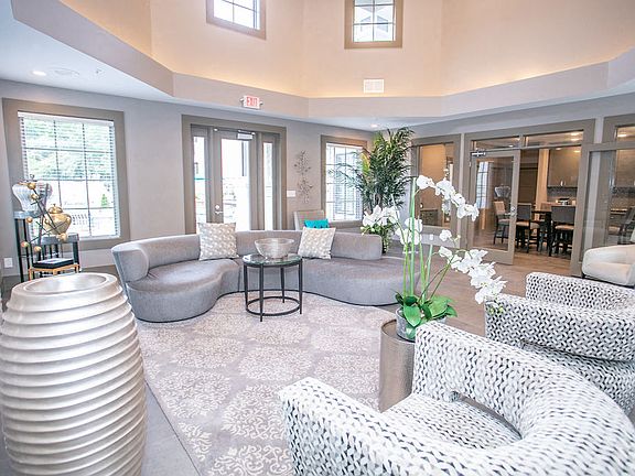 4th image of 100 Dunwoody Gables Dr #5D-108