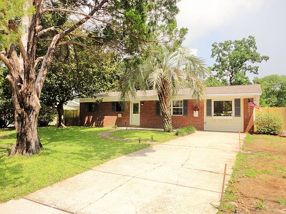 3rd image of 319 Oakland Cir NW