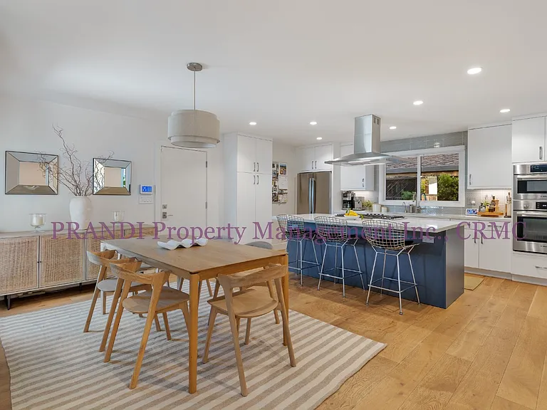 429 Blackstone Dr — Photo 4