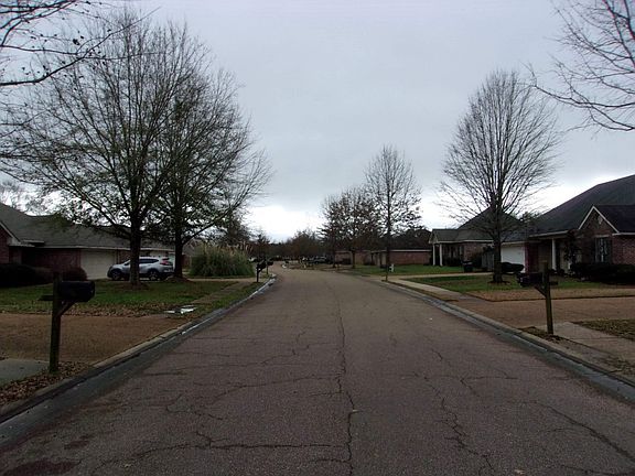 5th image of 108 Southwood Dr