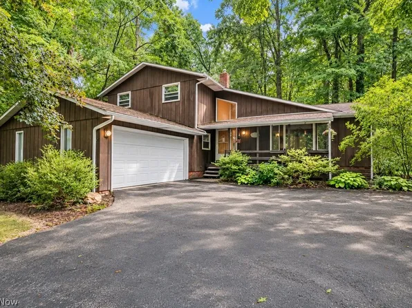 7370 Ledgewood Dr, Kirtland, OH 44094