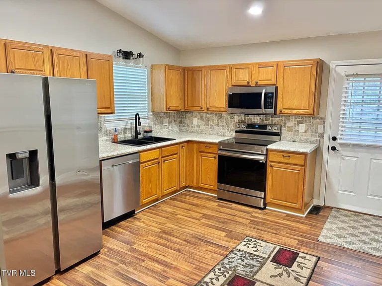 1023 Justus Dr — Photo 6