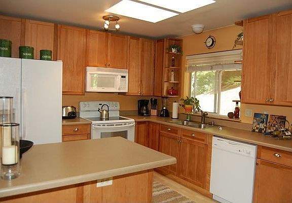 2nd image of 8825 Shady Forest Pl NE