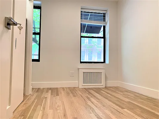 Rented by Sterling Holdings | media 4