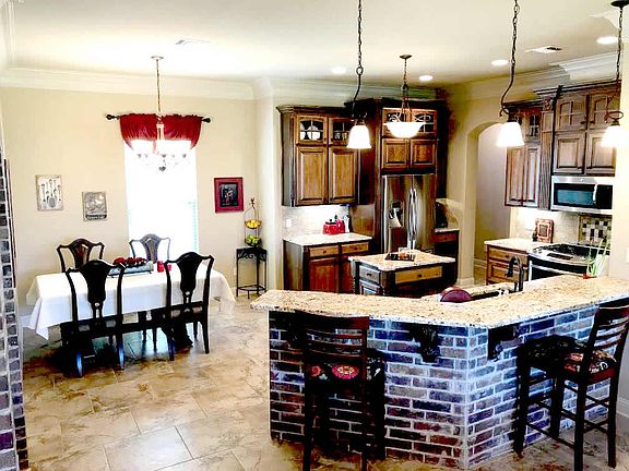 3rd image of 715 Dumaine Dr