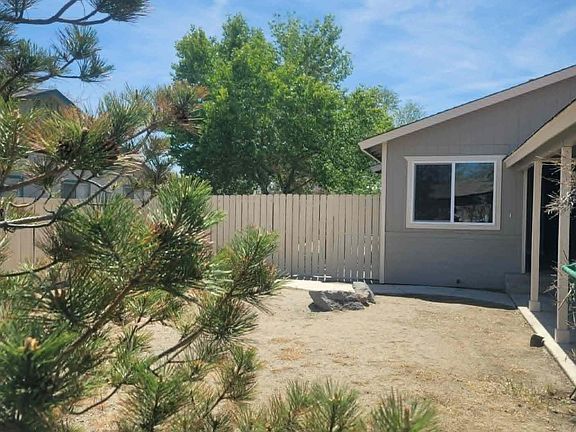 2nd image of 1281 Newlands Dr W