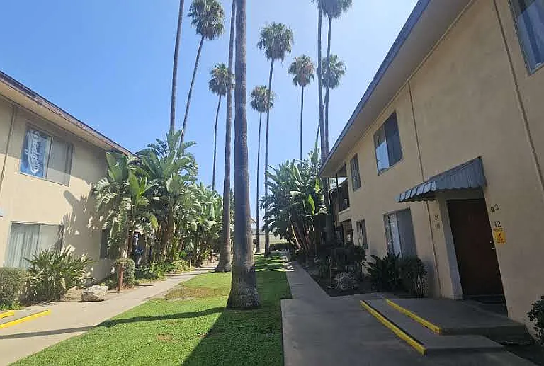 826 N Barranca Ave — Photo 10