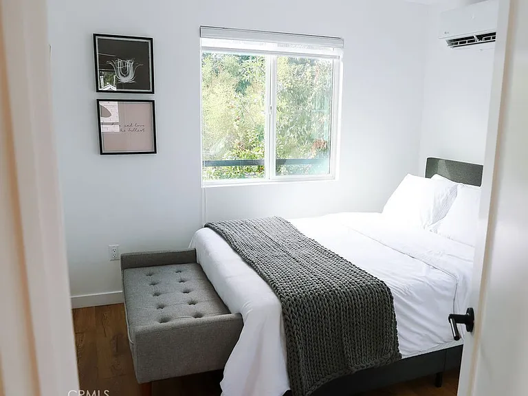 1219 N Alexandria Ave — Photo 24