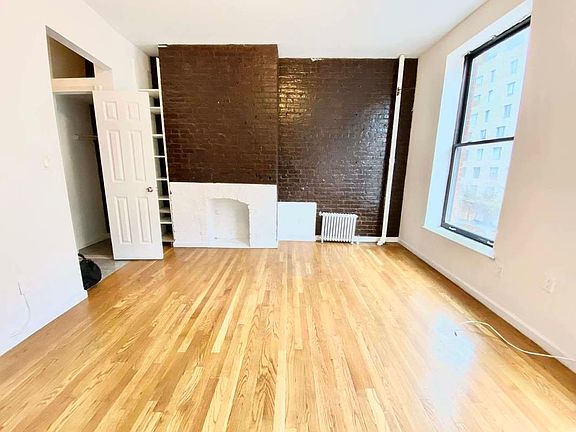 2nd image of 338 W 14th St #3D