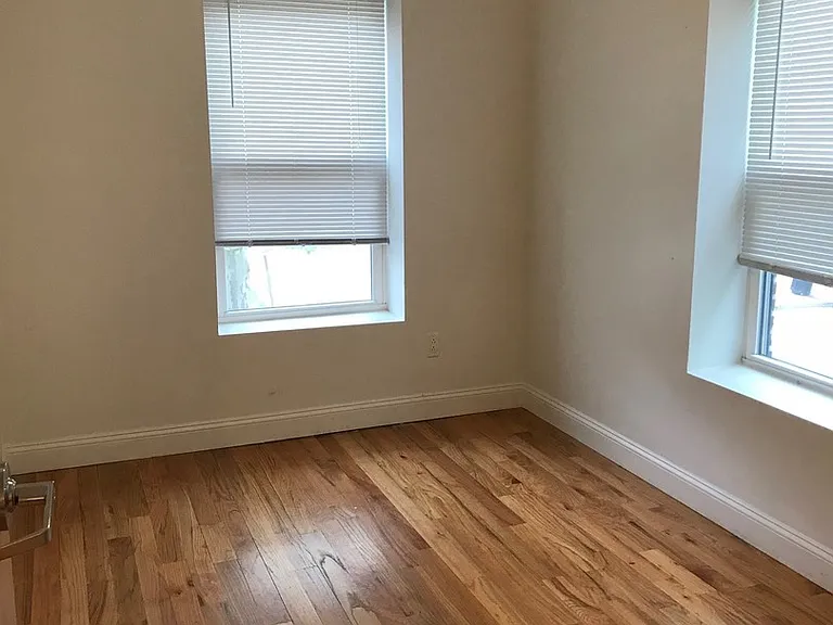 555 Winchester Ave — Photo 3