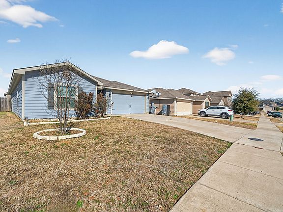 2nd image of 1331 Lucchese Ln