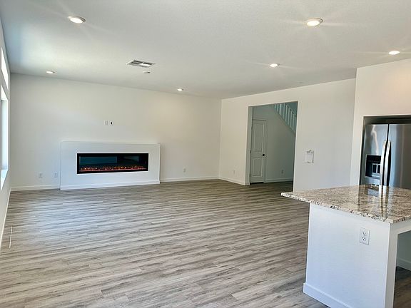 5th image of 10434 Mann St