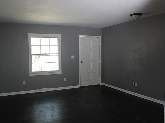 2nd image of 10025 Grandview Dr