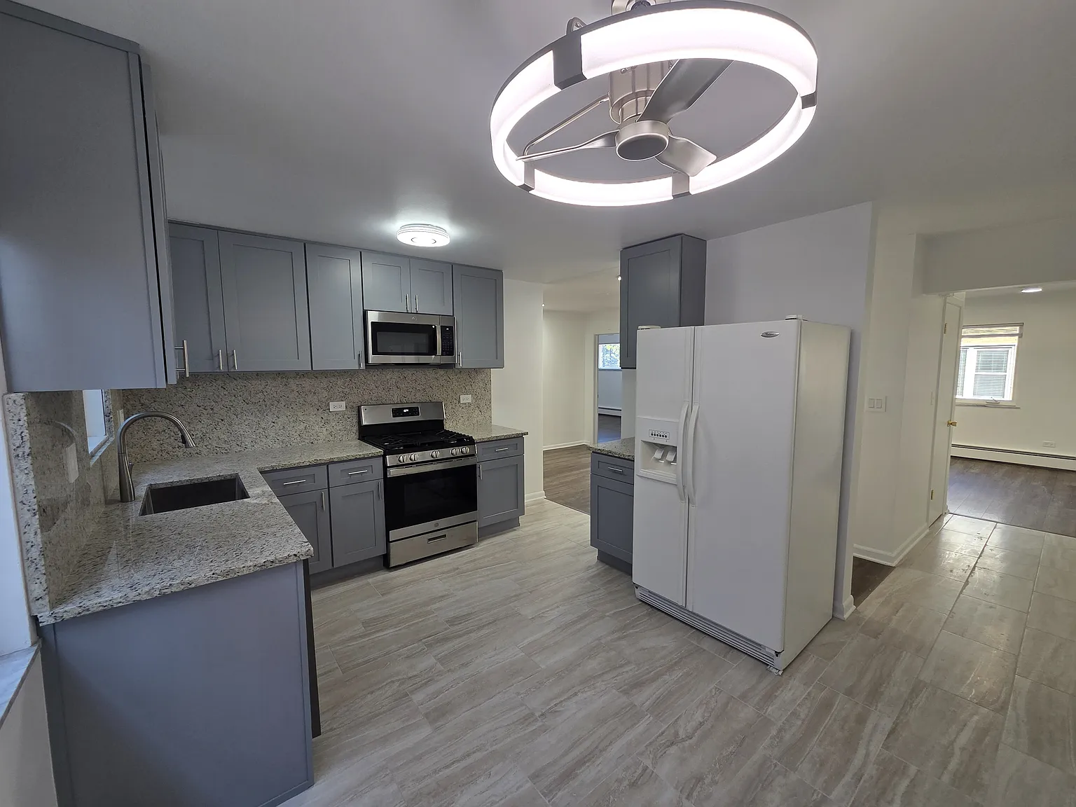3 bed, 1100 sqft, $2,430 — Photo 4