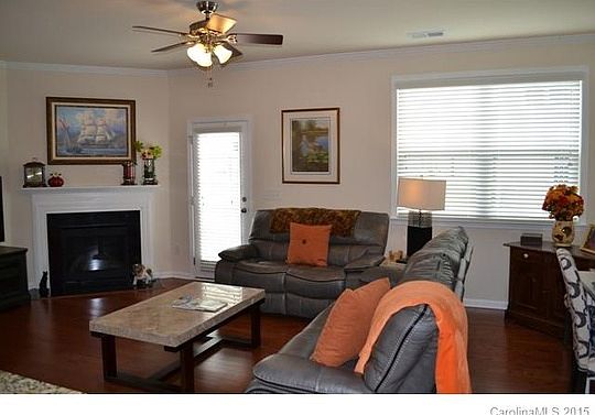 3rd image of 7036 Woodsbay Ln