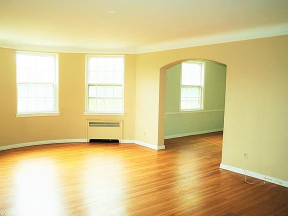 3rd image of 16300 Van Aken Blvd #201A