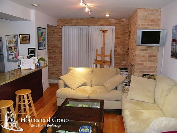 2nd image of 711 W Melrose St #_c_one_