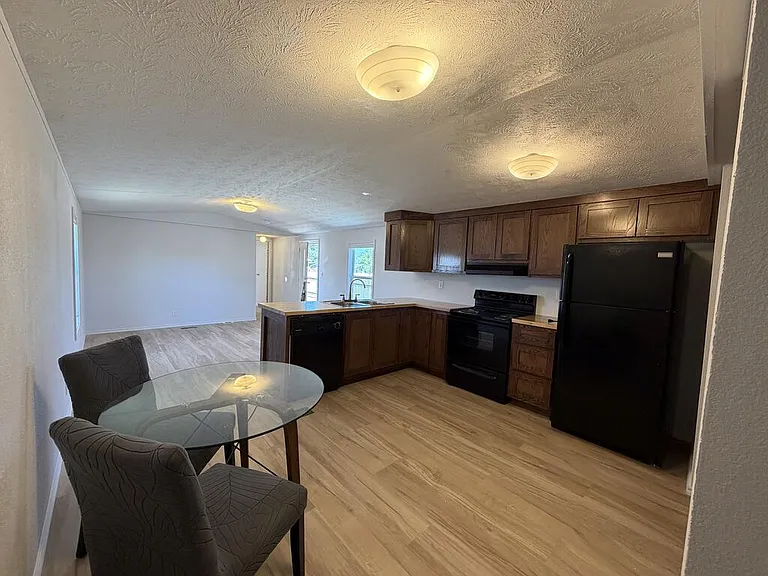 1302 Mobile St — Photo 7