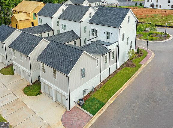 3rd image of 940 Laurel Brooke Ave