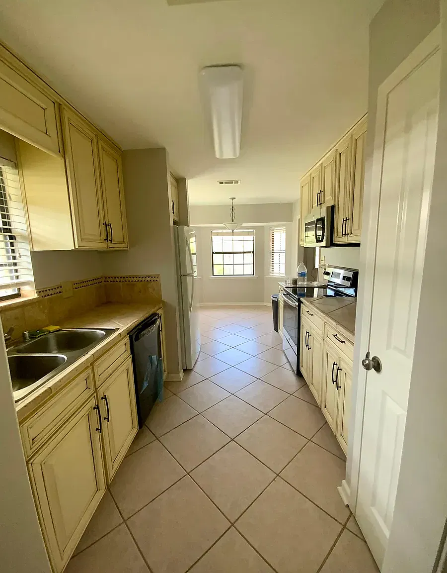 3 bed, 1566 sqft, $2,300 — Photo 1