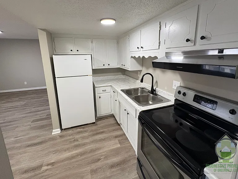 Maple Court Apartments — Photo 17