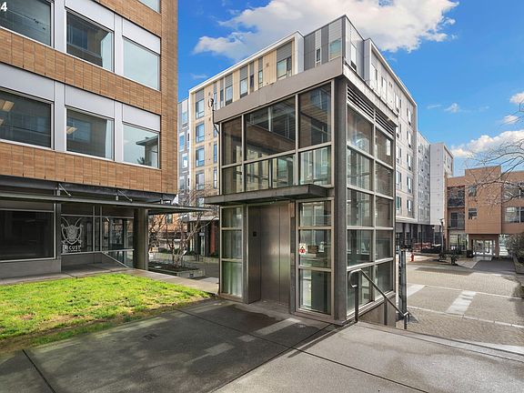 4th image of 701 Columbia St APT 503