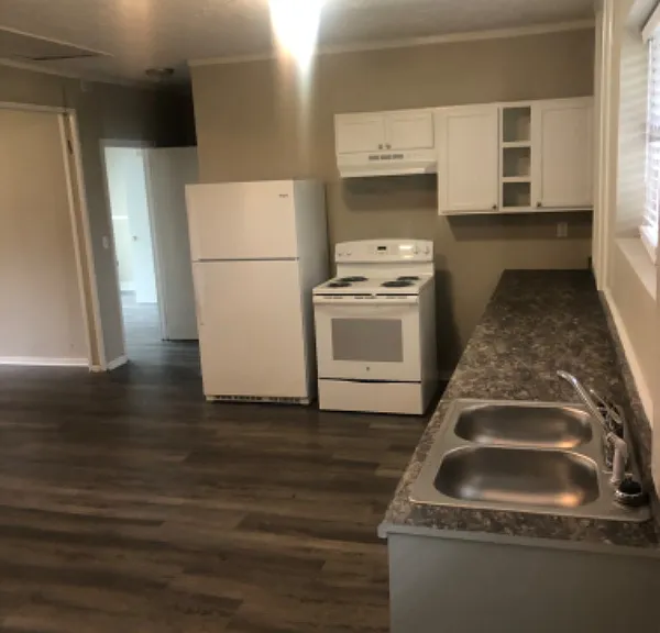 208 S Center St — Photo 7
