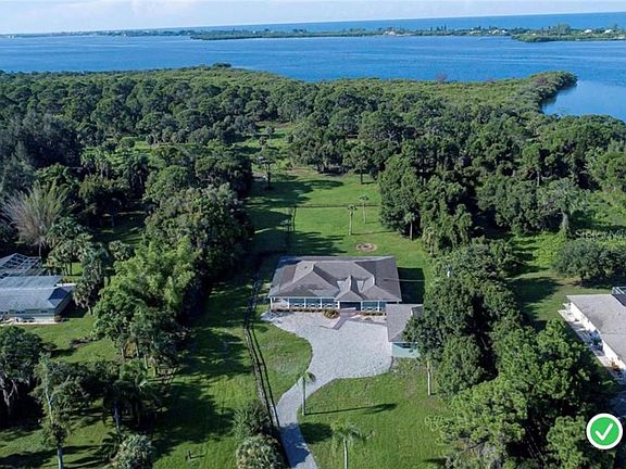 2nd image of 1065 Bayshore Dr