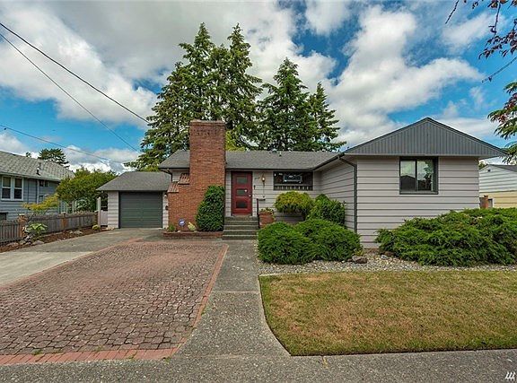 This charming Council Crest home has a low maintenance yard with plenty of parking!