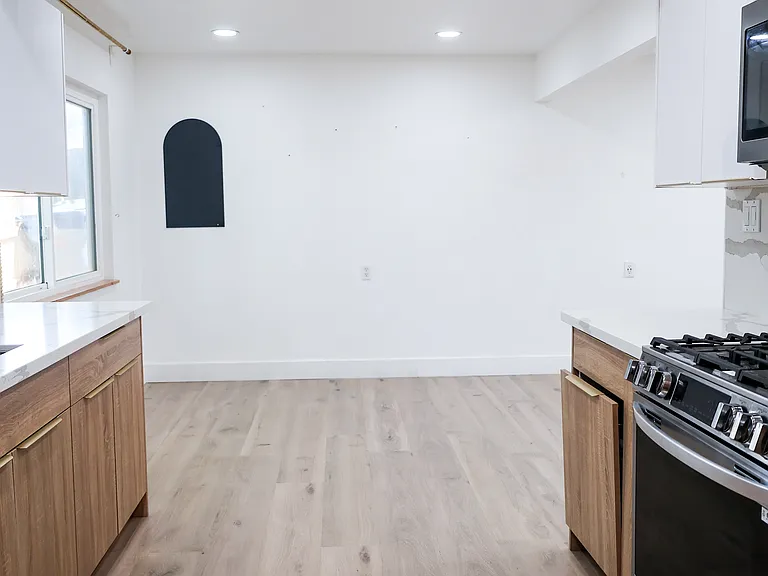 842 W Oliver St — Photo 6