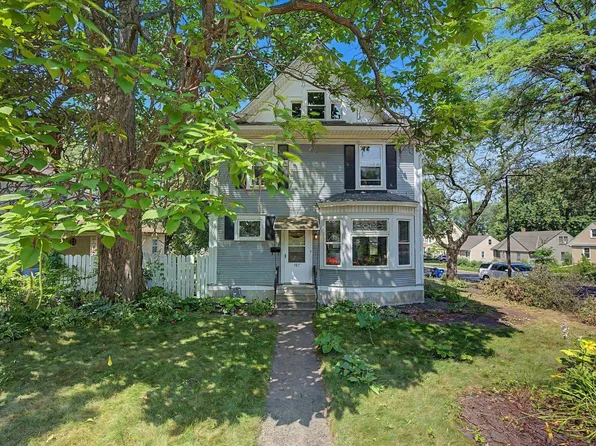 987 Earl St, Saint Paul, MN 55106