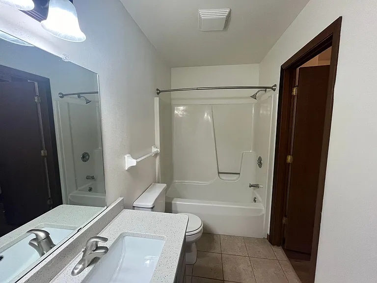 High Point Commons Apartments — Photo 37