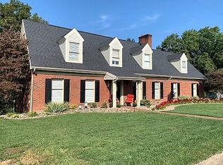10 Oak Cir, Parkersburg, WV 26101