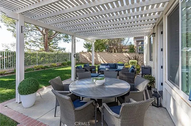 15464 Borges Dr — Photo 74