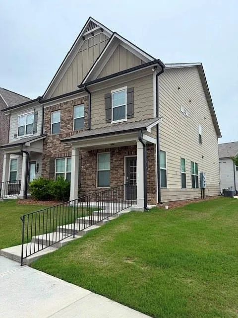 3 bed, 2.5 bath, 2040 sqft, $2,300 — Photo 3