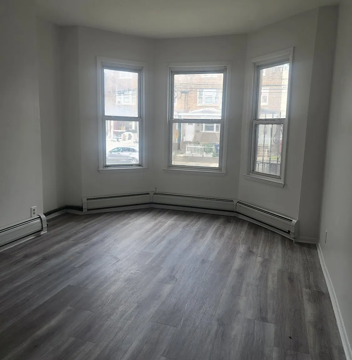 3 bed, 1.0 bath, $2,200 — Photo 2