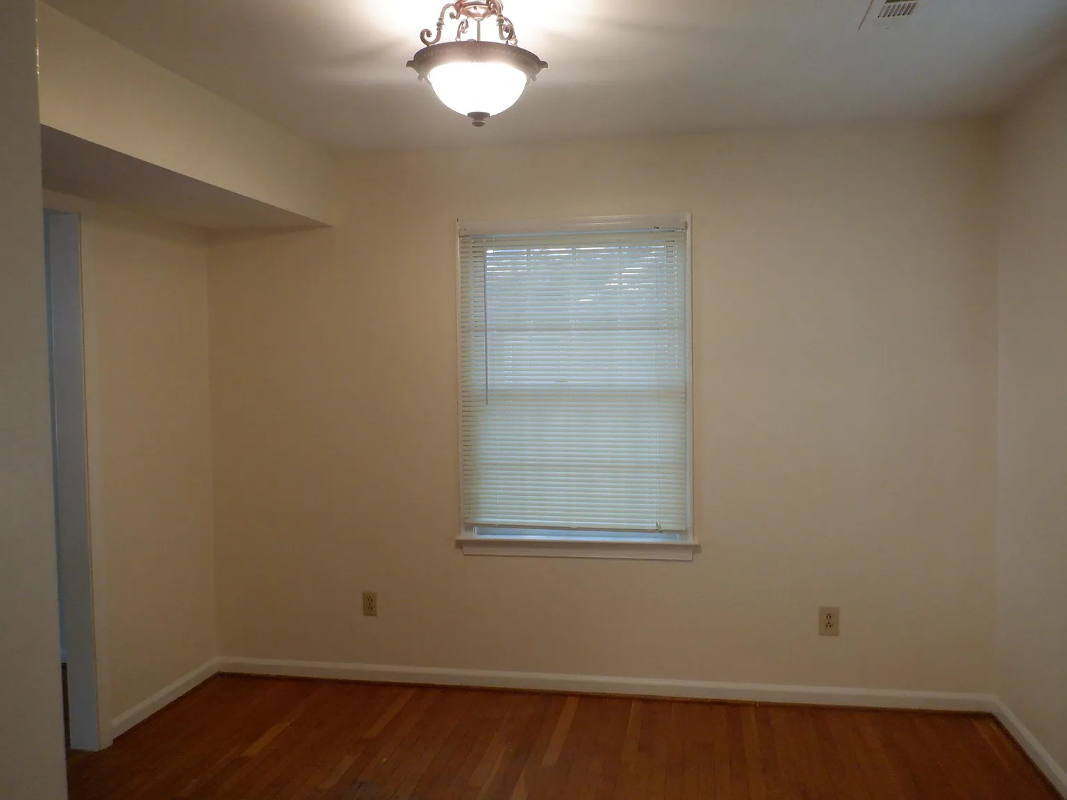 4 bed, 1.5 bath, 1699 sqft, $1,995 — Photo 4