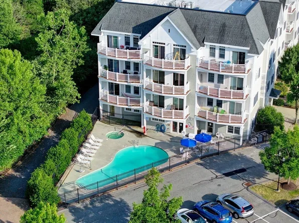 614 Pond St Unit 1110, Braintree, MA 02184