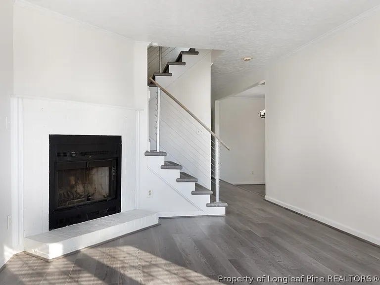1228 Woodland Dr — Photo 3