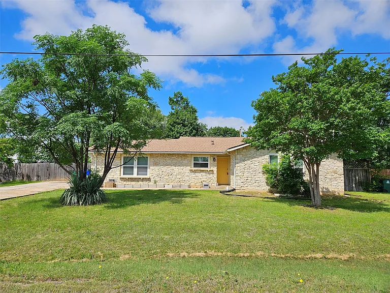 2603 Peach Tree Ln — Photo 3