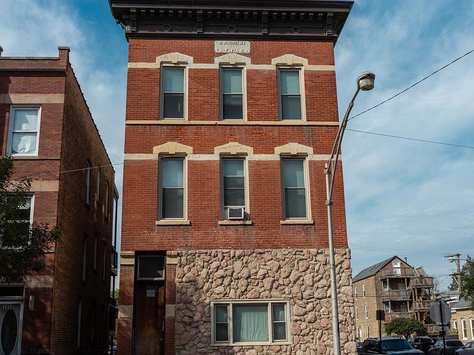 1st image of 1362 N Greenview Ave APT 1R