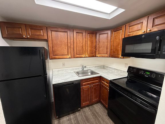 5th image of 325 SE 10th Ave #6