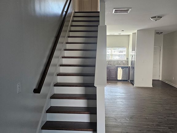 5th image of 121 Summerland Dr