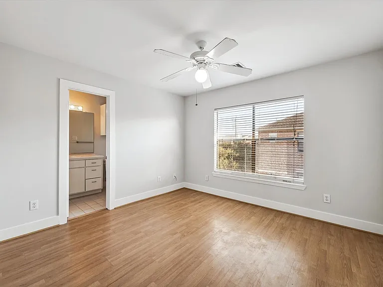 9710 Riddlewood Ln — Photo 14