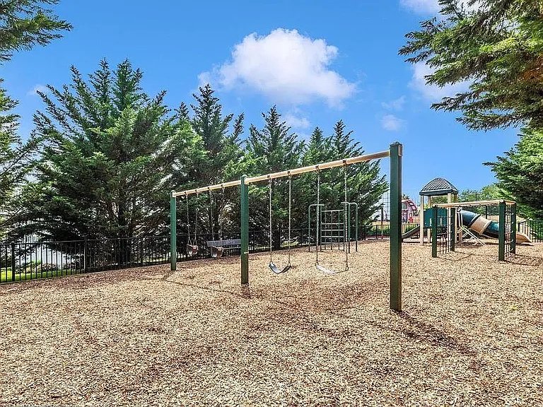 1818 Cassandra Dr #98 — Photo 2