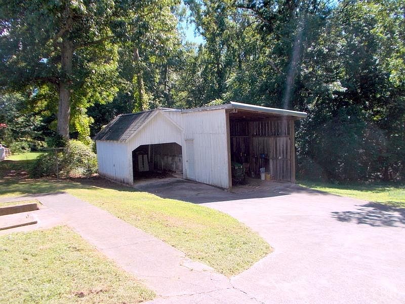2nd image of 1672 Grit Rd